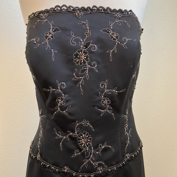 Midnight Flowers Dress - Picture 3 of 6